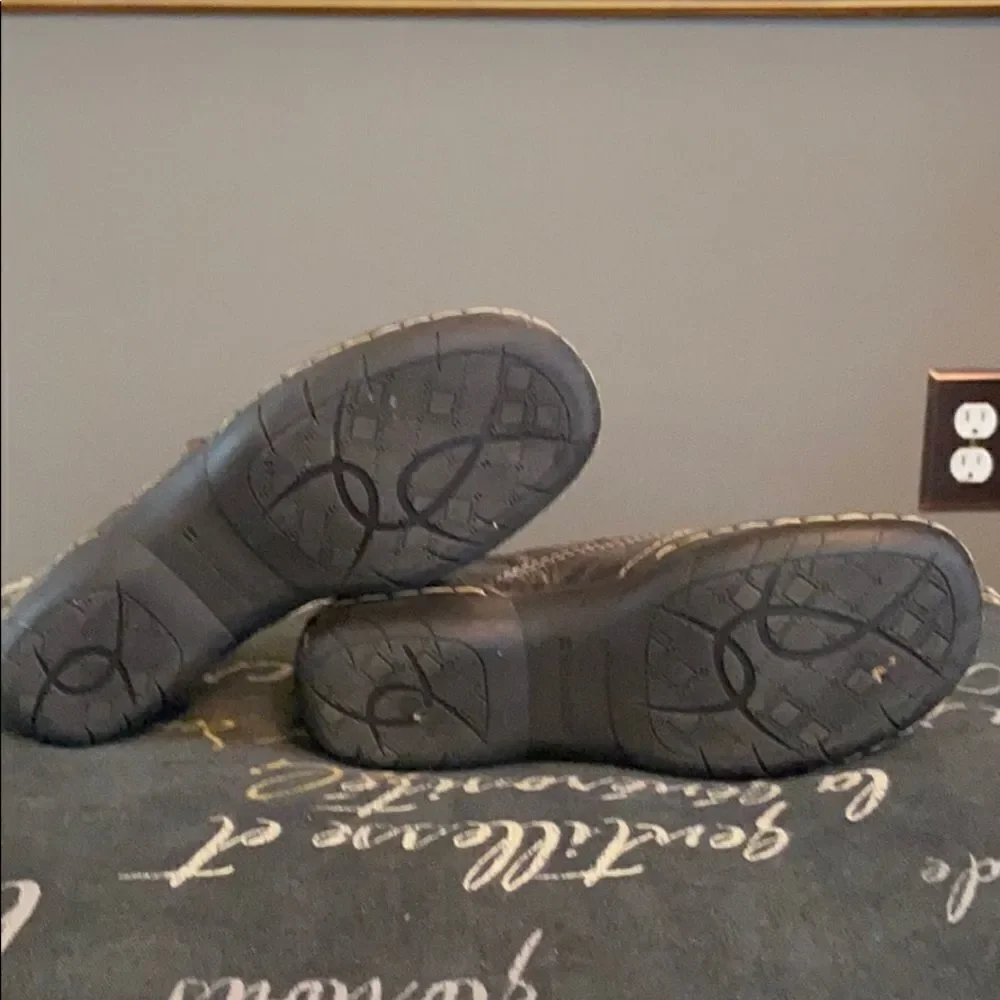 Naturalizer flat leather shoe size 8N brown